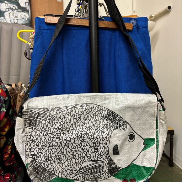 ANGKOR RECYCLED Fish Crossbody unused bag from Cambodia. - Picture 3 of 7